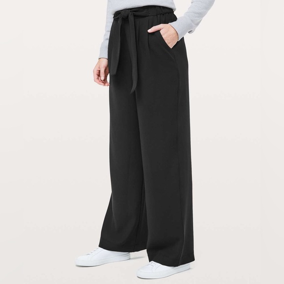 Lululemon Noir Belted Wide Leg Long Pants with Pockets and Elasticized Waist 10 - Picture 3 of 4